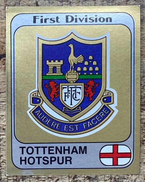 1982 ORIGINAL UNUSED PANINI FOOTBALL 82 STICKER TOTTENHAM HOTSPUR BADGE 273