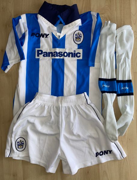 1997-99 ORIGINAL HUDDERSFIELD TOWN HOME KIT SHIRT SHORTS SOCKS SIZE YOUTHS