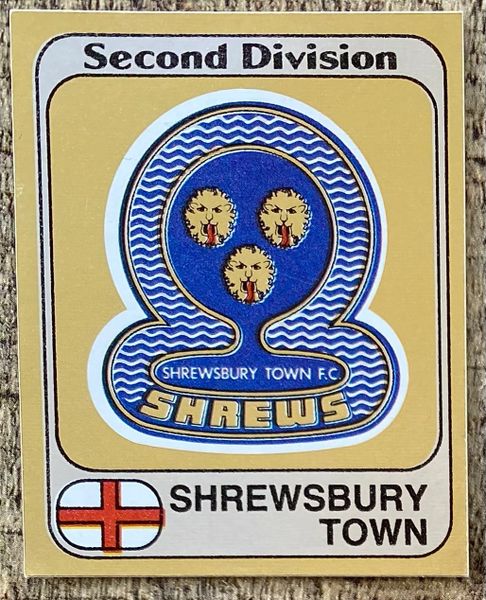 1982 ORIGINAL UNUSED PANINI FOOTBALL 82 STICKER SHREWSBURY TOWN BADGE 371