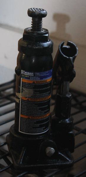 Kobalt 2 ton Hydraulic Bottle Jack