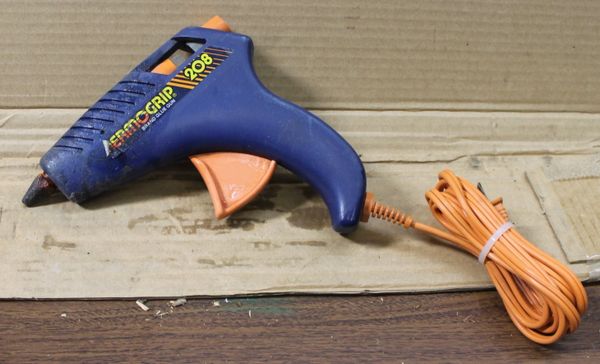 Black & Decker Thermogrip Hot Melt Glue Gun 