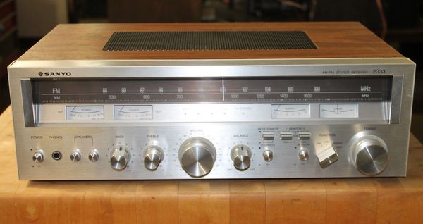 Vintage Sanyo Silver Face AM/FM 2 Channel Stereo Receiver