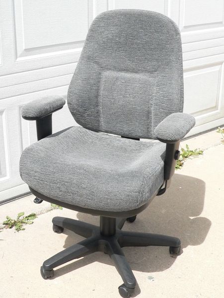Grey Variegated Fabric Office Chair w/ Padded Armrests