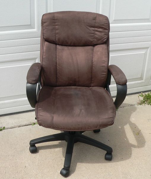 Brown Suede Fabric Office Chair with Padded Armrests