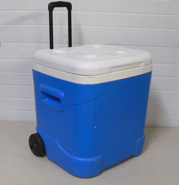 Igloo 60qt Ice Cube Cooler/Ice Chest with Wheels and Pull Up Handle