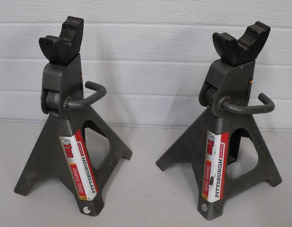 Pittsburgh 3 Ton Grey Jack Stands