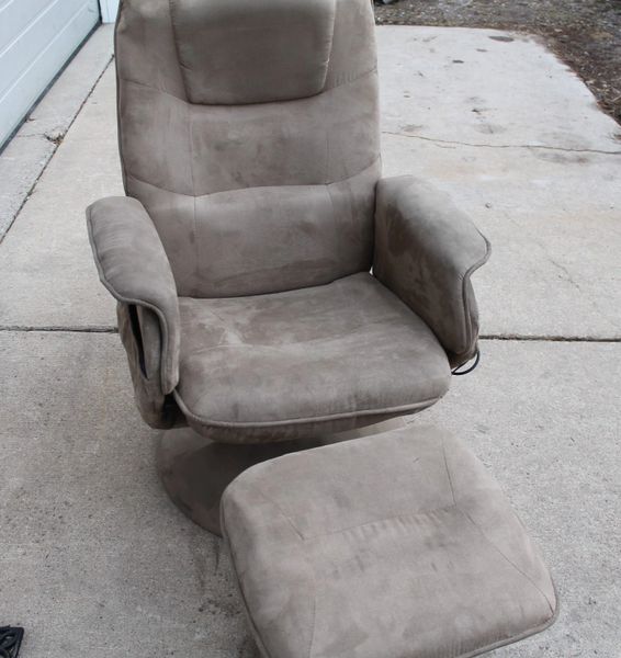 Tan Swivel Rocker/Recliner with Foot Stool Jolly Pack Rat Quality