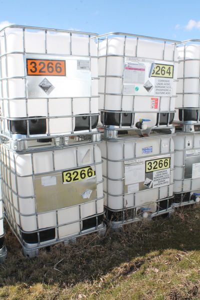250 Gallon Caged Liquid IBC Storage Containers/ Totes
