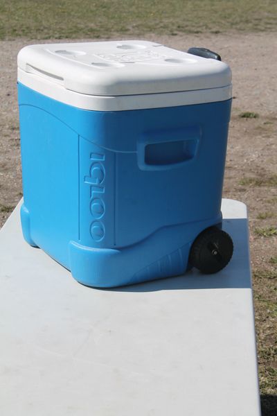 Igloo Cooler With Wheels And Pull Up Handle