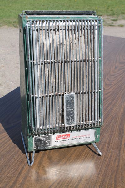 Coleman 2000-4000 BTU Propane Catalytic Heater | Jolly Pack Rat Quality  Second Hand Internet Store