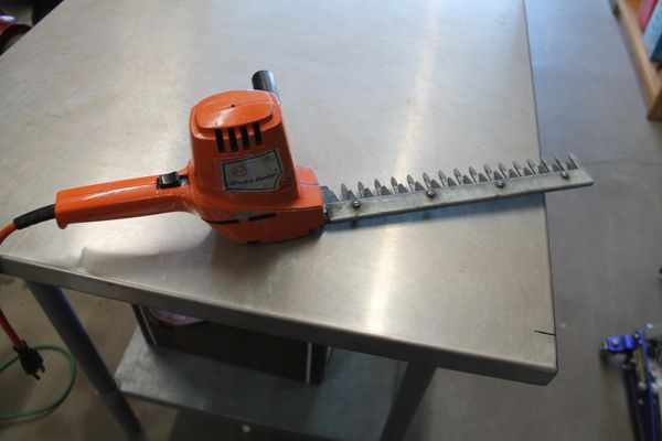 Vintage Black And Decker 12'' Hedge & Shrub Trimmer