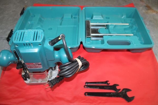 Makita 3621 1 1/4 HP Plunge Router