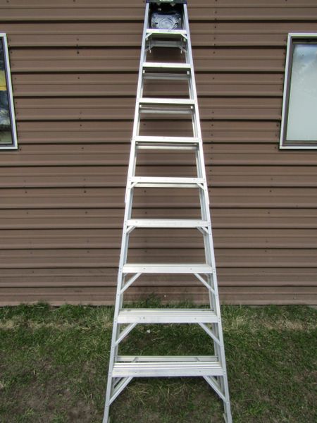 10 Ft. Werner Aluminum Step Ladder (300 Lb.Weight Limit)