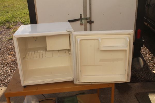 GE Compact Refrigerator/Freezer ( 2.7 C.F. )