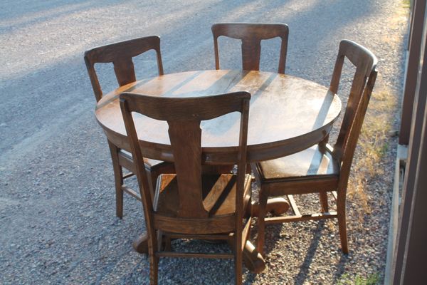 Antique Round Oak Table With 3 Leaves & 4 Chairs
