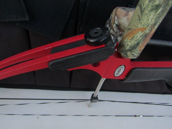Red Genesis R.H. Youth Compound Bow With Case