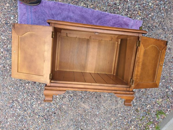 Vintage Solid Maple 2 Door Record/Book Cabinet - $95 (Polson)