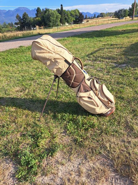 Sun Mountain Tan Golf Bag w/ 7 Pockets