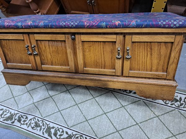 Lane Cedar Chest with Top Pad