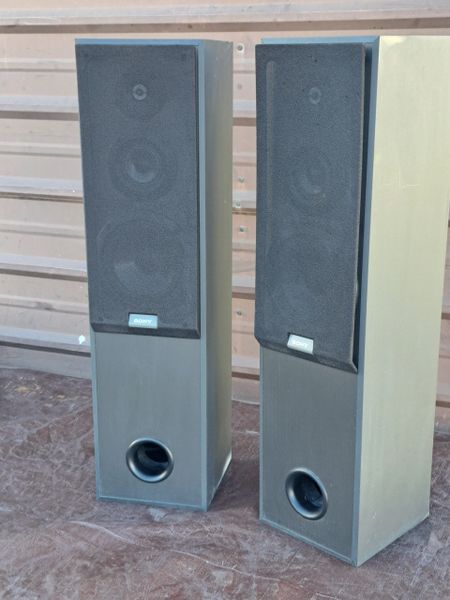 Tall sony hot sale speakers