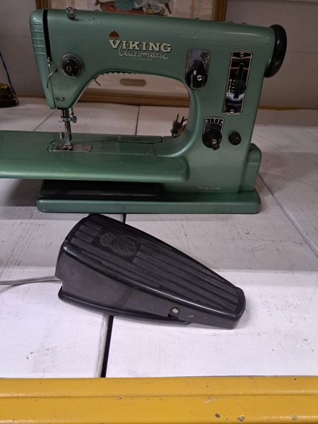 Viking/Husqvarna Type 21 Automatic Sewing Machine - $350 (Polson)