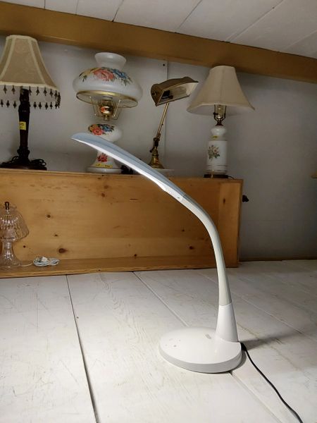 Stella>>TWO 10W LED Adjustable Desk/Task Lamp for Quilting and Crafting