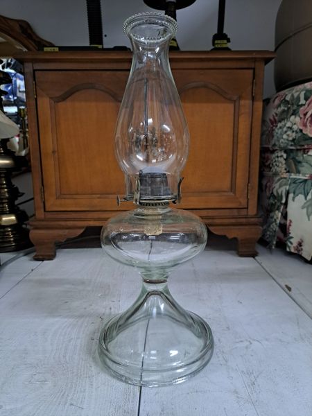 Clear Smooth Glass Oil Lamp w Thick Chimney