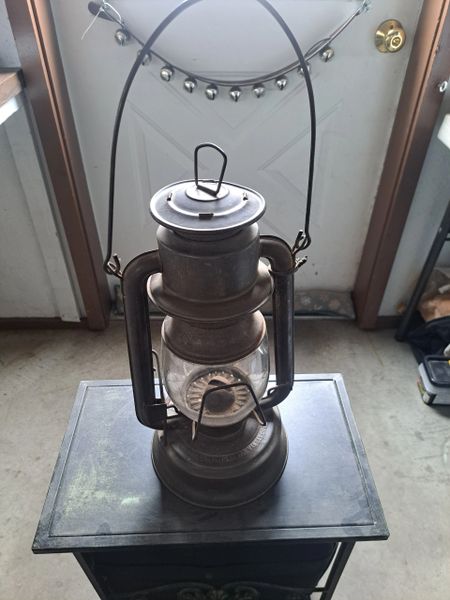 Antique Richards And Conover Hoverhow Co. Kerosene Lantern