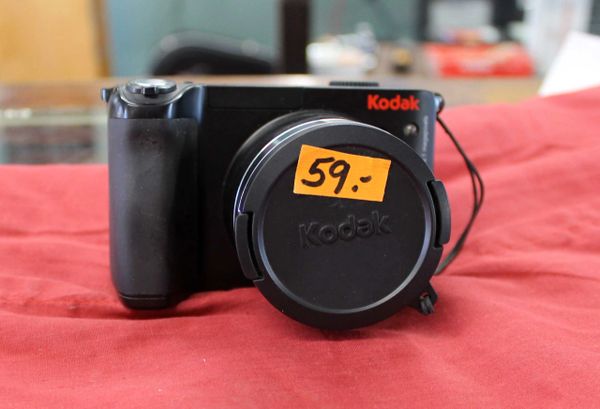 Kodak Easyshare Z8612IS 8.1 MP Digital Camera with 12xOptical Image Stabilized Zoom