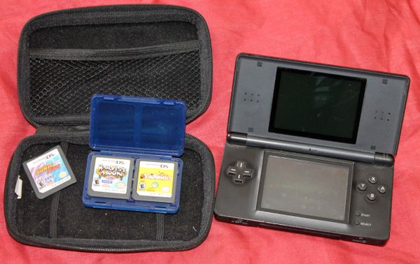 Nintendo DS w/ 3 Games and Case