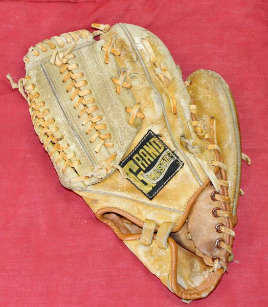 Grand Master 145 RHT 10" Baseball Glove Mitt