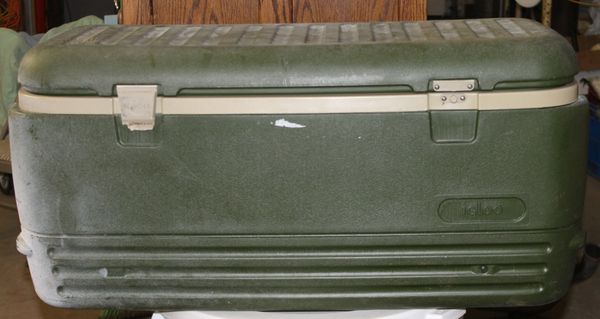 Large Igloo Trunk Cooler 38" Green & White