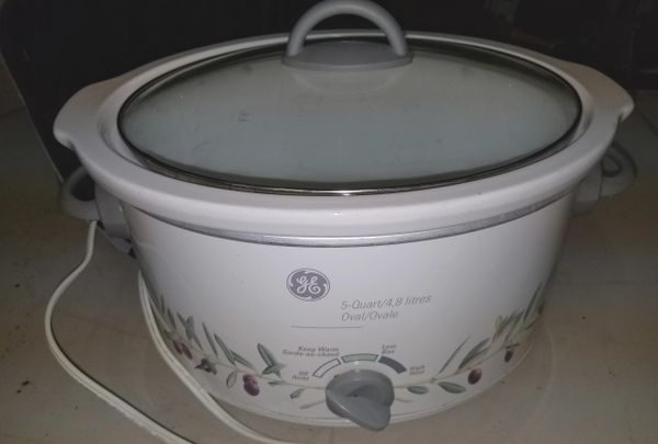 GE 5 QT Oval Crock Pot & Insulated Carrier