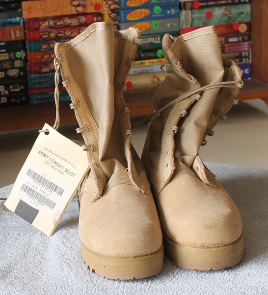 Army Combat Boot-(Hot Weather) Tan-8 1/2 R LIKE NEW