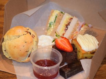 Boxed afternoon tea 