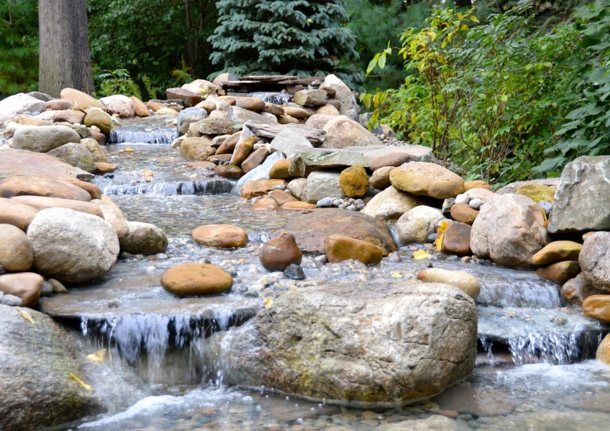 4 Ways You Can Use River Rocks to Elevate Home Landscapes