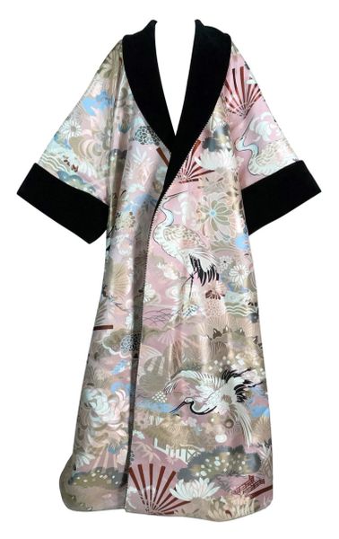 New Cruise 2019 Gucci Runway Embroidered Pastel Pink & Black Velvet Extra Long Kimono Gown Coat
