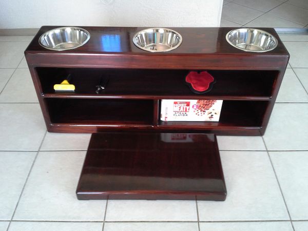 ANGEL TWO BOWL DOG TABLE