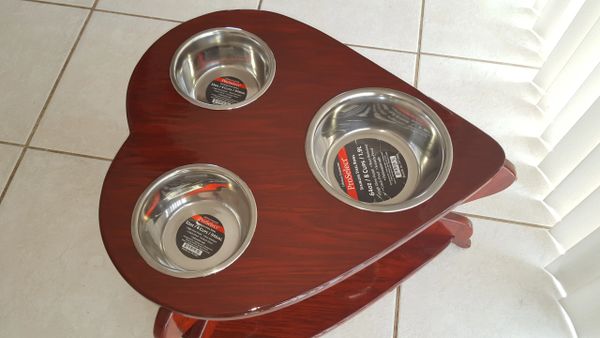 Sam's Large raised Dog Feeding Table