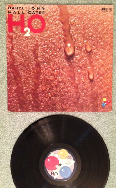 HALL, DARYL & JOHN OATES (LP 33 rpm) "H2O", 1982 (RCA AFLl-4383 Stereo (VG+)