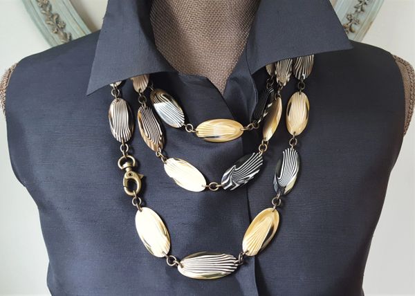 Art Deco Italian Lucite Necklace