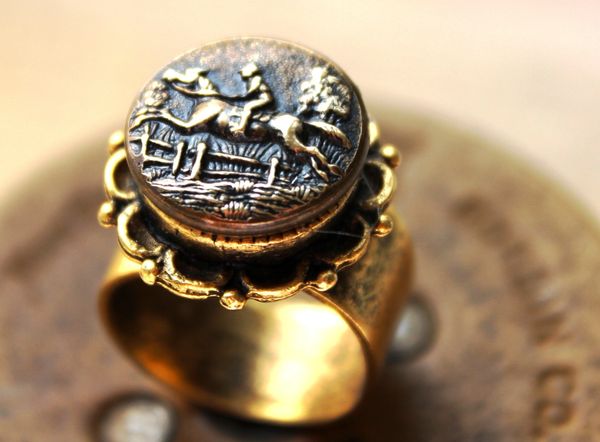 COLLEEN - Vintage Button Ring