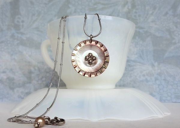 PERI - Mother of Pearl Necklace