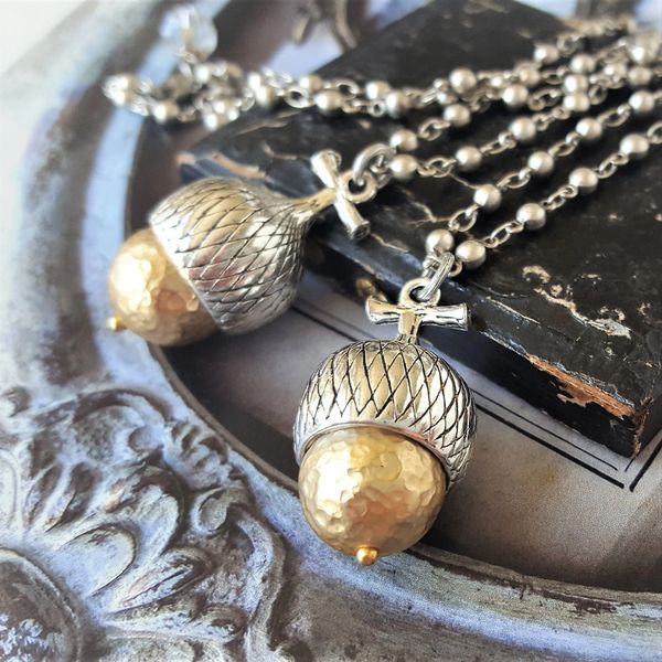 Gold hot sale acorn necklace