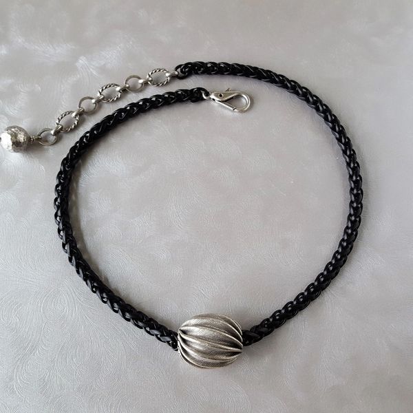 The EDGE - Black and Silver Bead Necklace