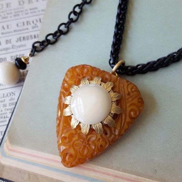 CARELLA - Butterscotch Bakelite Necklace