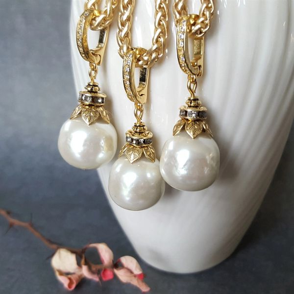 Baroque pearl store drop necklace