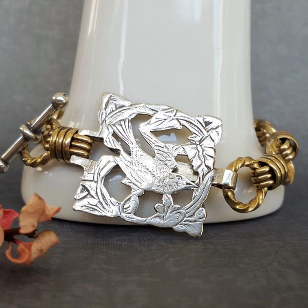 KATH - Assemblage Bracelet with engraved Bird