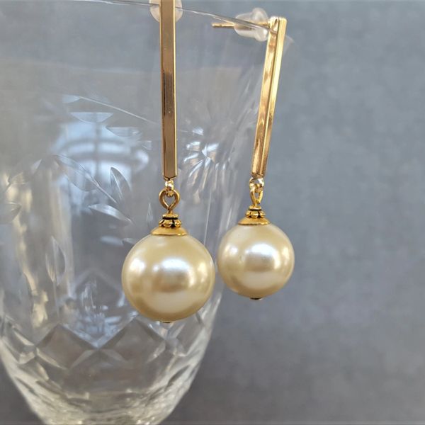 AIMEE - Bar and Chunky Pearl Earrings