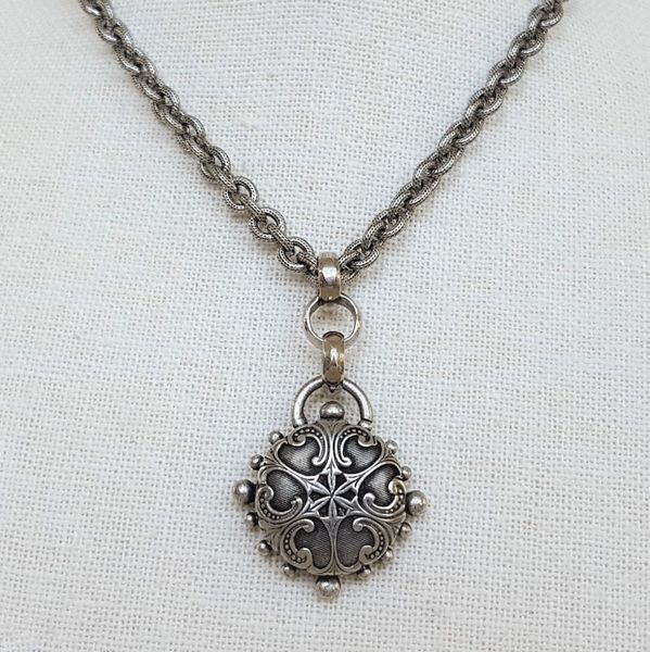 LYNDA - Gothic Medallion Necklace